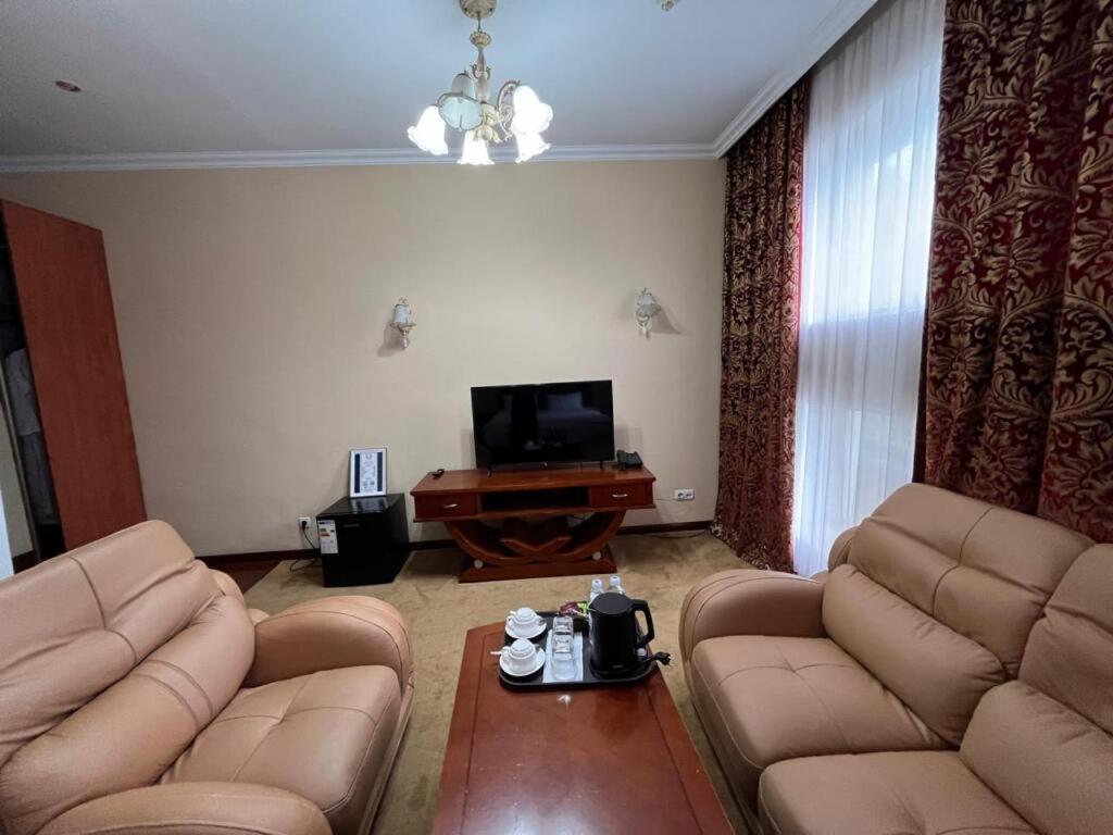 فندق Luxurious تاراز المظهر الخارجي الصورة