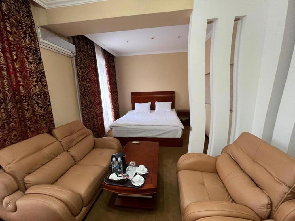 فندق Luxurious تاراز المظهر الخارجي الصورة