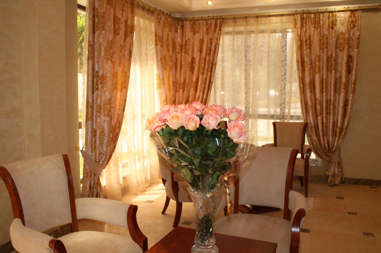 فندق Luxurious تاراز المظهر الخارجي الصورة
