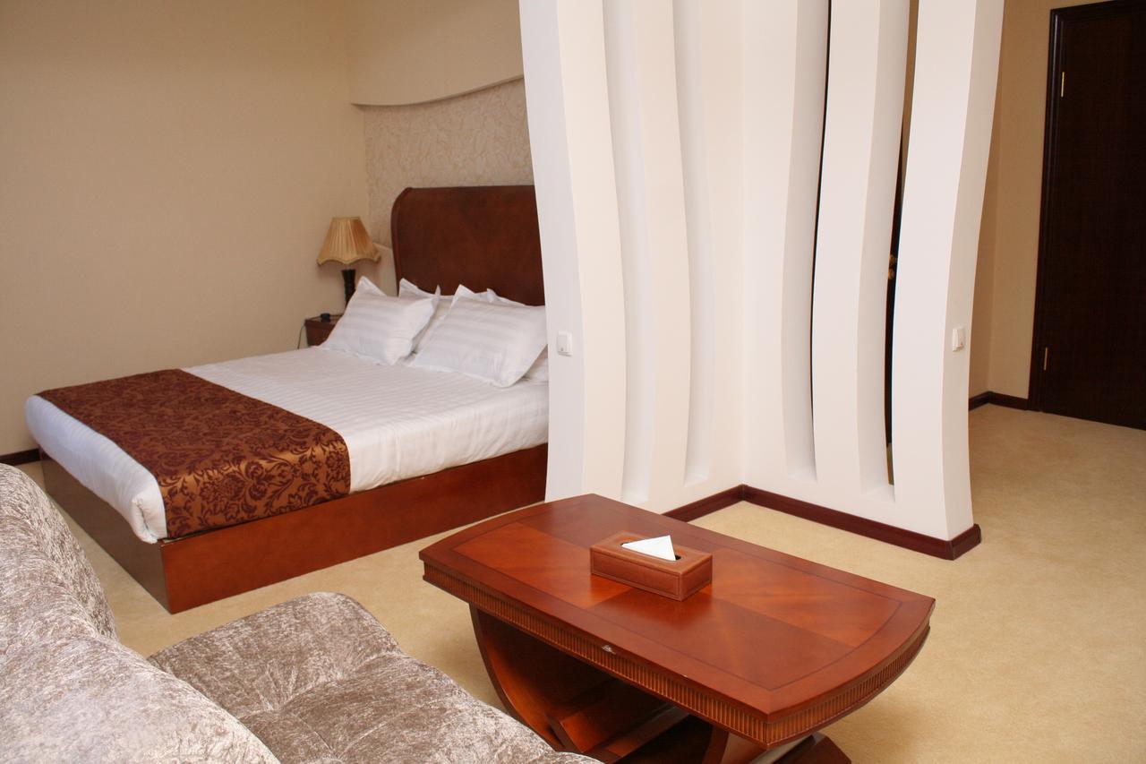 فندق Luxurious تاراز المظهر الخارجي الصورة